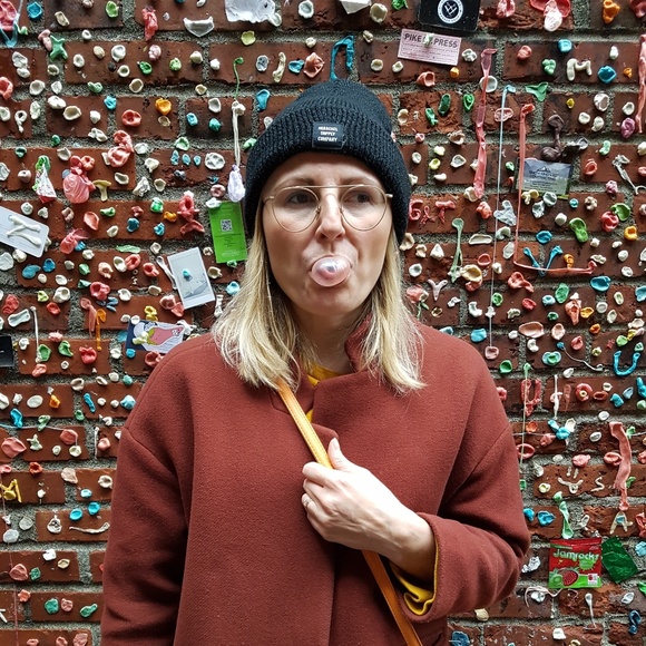 Meet your Posher, Amber - Picture 1 of 1